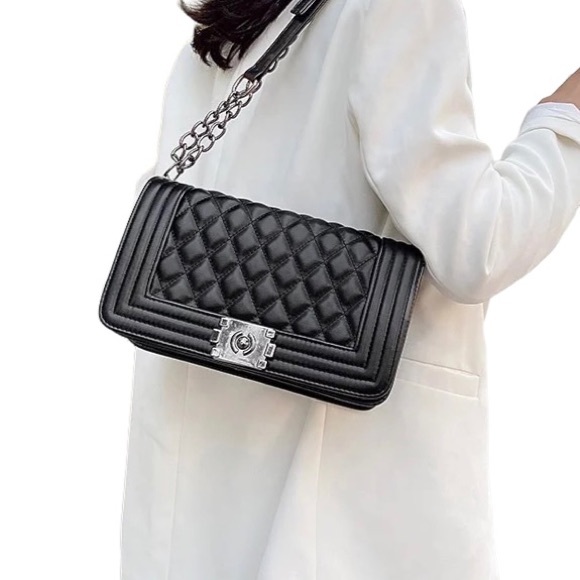 Black Quilted Vegan leather shoulder Bag - Picture 2 of 4